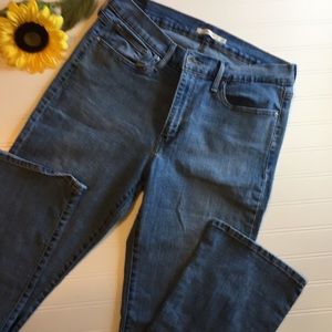 🐳🌿Levi’s Slimming Boot cut 32’s.🌿-A3